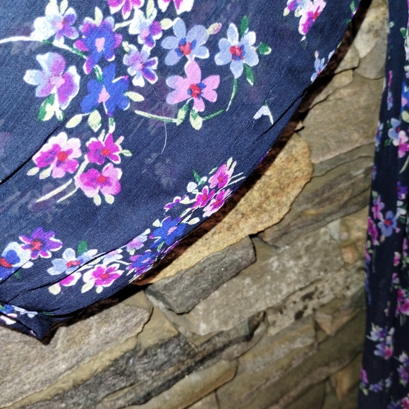 Calvin Klein NWT navy floral dress size 10, loose fit sheer sleeves - Picture 4 of 8